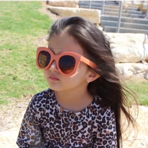 Baby Girls’ Retro Oversized Cat-Eye Sunglasses with PC Frame and Anti-Radiation Lenses