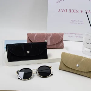 Crinkled Texture Semi-Hard PU Leather Eyeglasses Case Vintage Metal Stud Sleeve Sunglasses Pouch