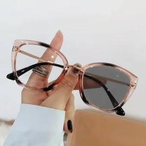 Latest Optical Color Changing Anti Blue Light Phototropy Glasses Fashion Cat Eye Glasses Frames Glass Frames Optical Eyewear