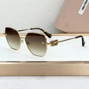 Lightweight Metal Cat-Eye Sunglasses with Textured Frame and Gradient Lenses