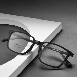 Men’s Flexible Square Titanium Rubber-Frame Reading Glasses