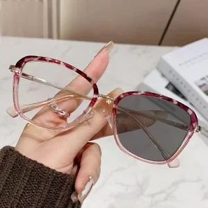 New Arrival Vintage Style Optical Glasses Fashionable Big Frame Color Change Eyewear Solid Pattern Cat Eye for Women and Men