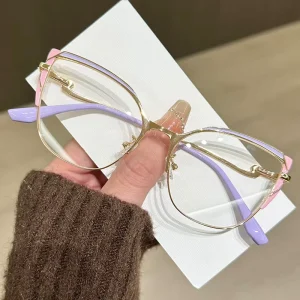 New Fashion Cat Eye Metal Optical Frame Ladies’ Anti Blue Light Glasses UV Decorated Diamond Matched Myopia Glasses