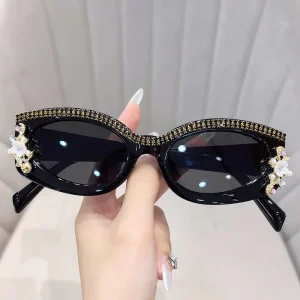 New Style Glasses with Diamonds Bling Rhinestone coated Lenses Trendy Eyewear Oval Small Frame Sunglasses for Women Runway Shows