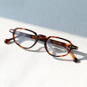Retro Oval Tortoiseshell Acetate Optical Eyeglass Frames with Unique Temple Design
