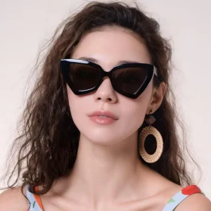 Women Sunglasses Hot Selling Trendy Sun Glasses Fashion Retro Classic Vintage Popular Plastic Shades Sunglasses